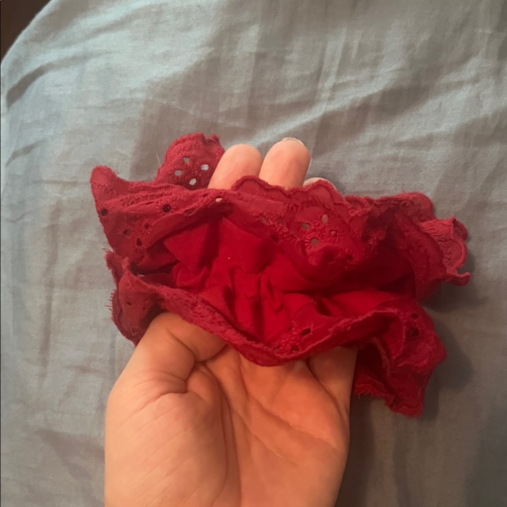 Large Red Lace Scrunchie - Picture 3 of 3
